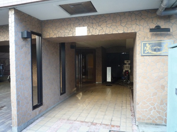 13/14 エントランス