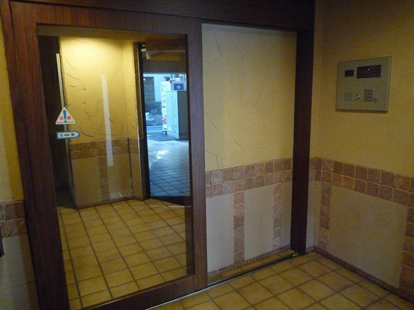 14/14 エントランス