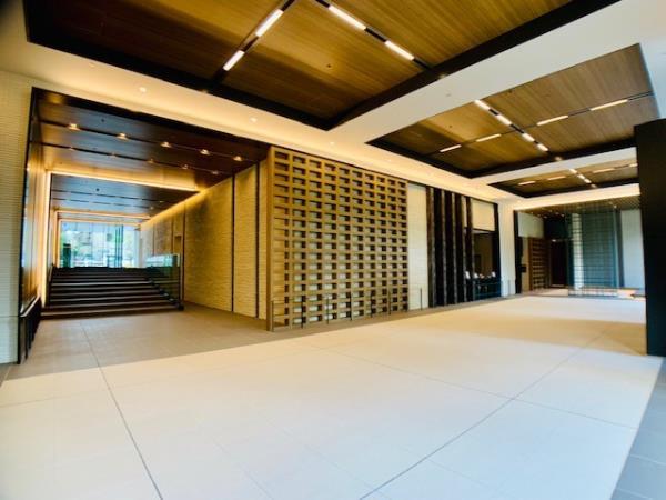 23/30 エントランス