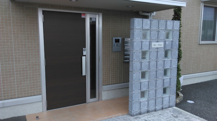 16/23 エントランス