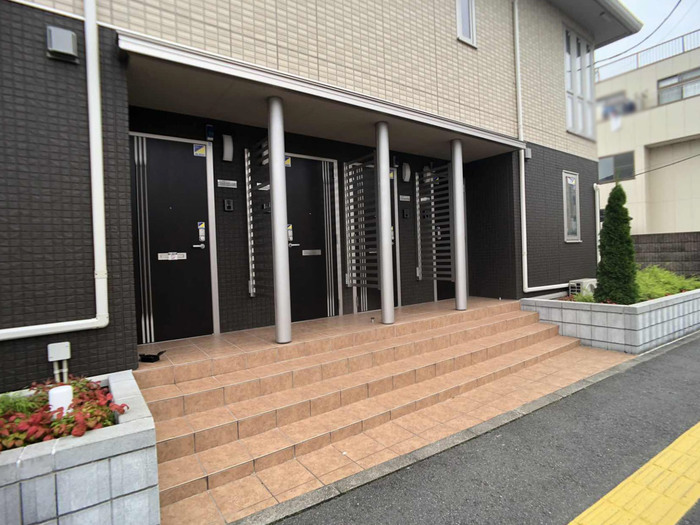 16/17 エントランス