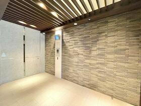 16/17 エントランス