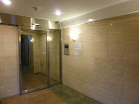 16/16 エントランス