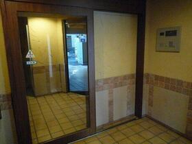 5/5 エントランス