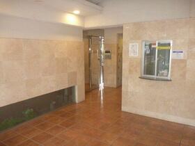 5/5 エントランス