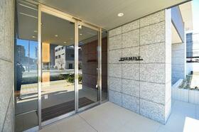 16/16 エントランス