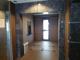 16/16 エントランス