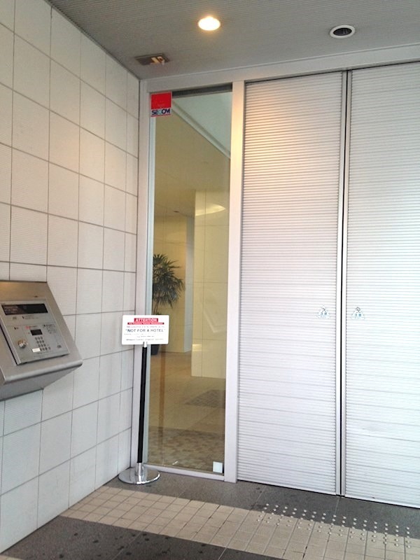 23/23 エントランス