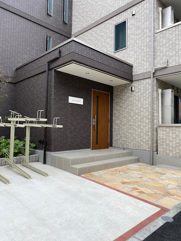 22/30 エントランス