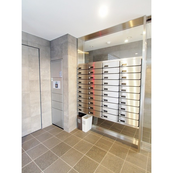 17/19 エントランス