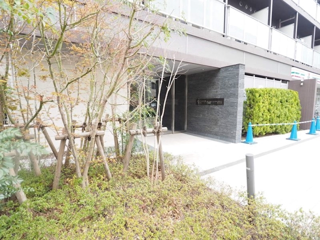 23/26 エントランス