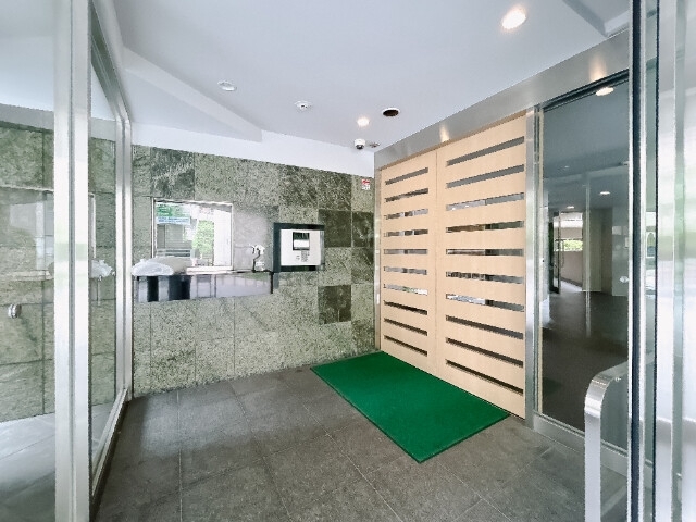 2/3 エントランス