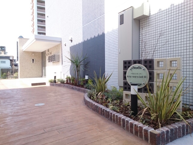 14/20 エントランス