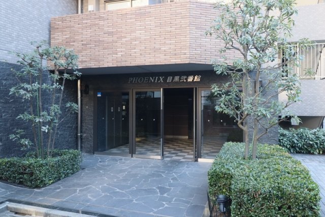 28/30 エントランス