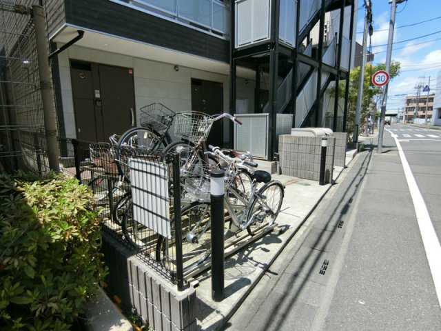 16/16 エントランス