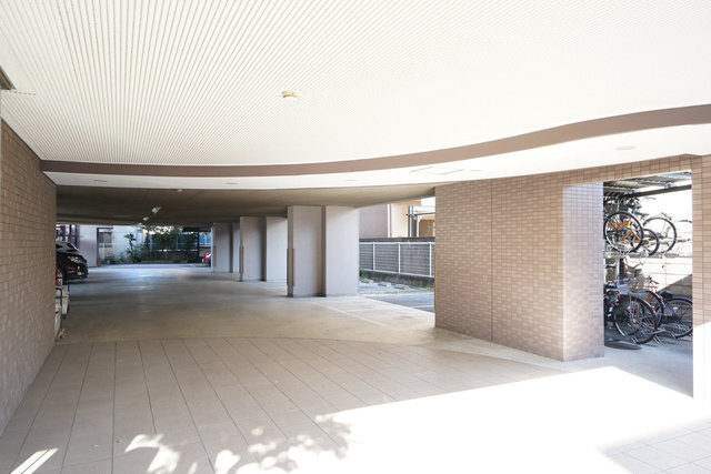 17/17 エントランス