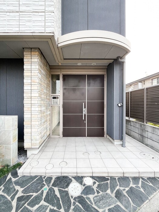 2/2 エントランス