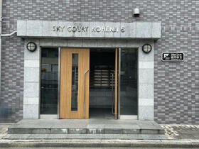 16/16 エントランス