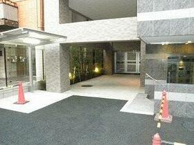 16/16 エントランス