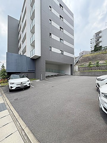 26/28 駐車場