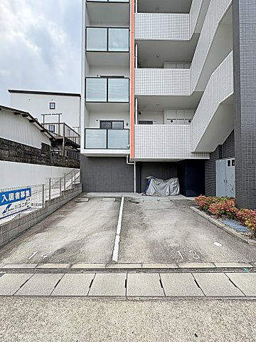27/28 駐車場