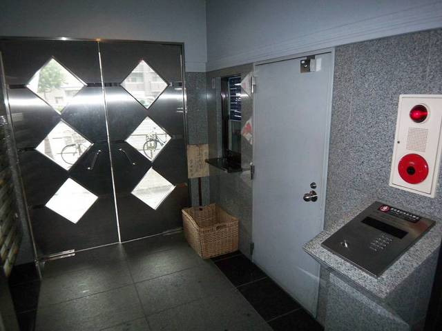 24/28 エントランス