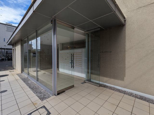 17/27 エントランス