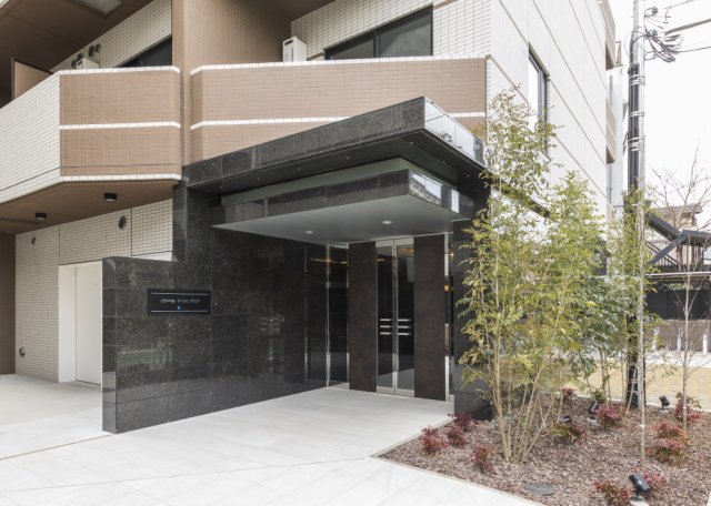 20/21 エントランス