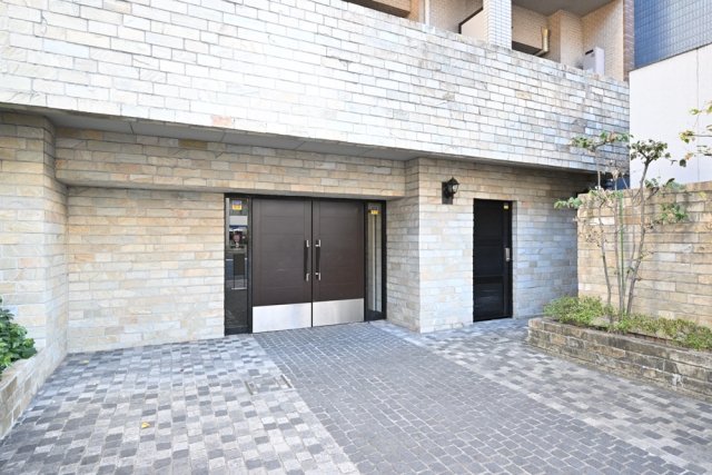 24/30 エントランス