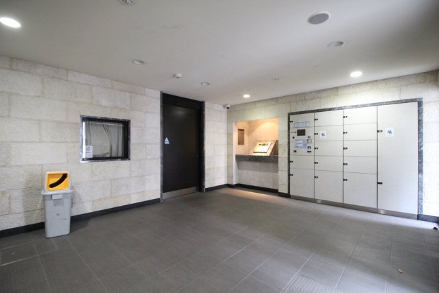 25/30 エントランス