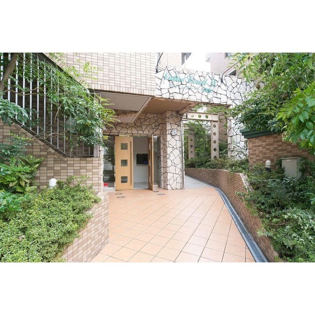 27/30 エントランス