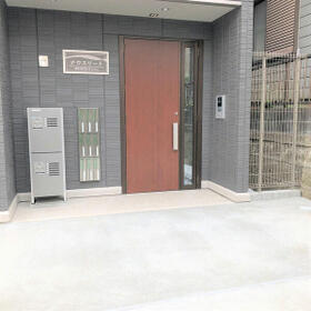 16/16 エントランス