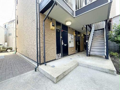 13/16 エントランス