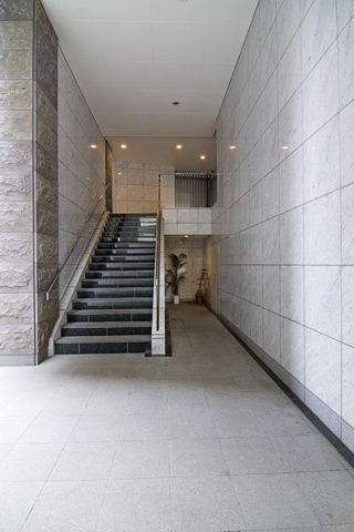 20/23 エントランス