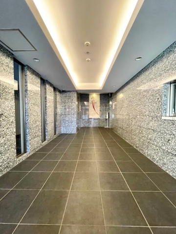 18/25 エントランス