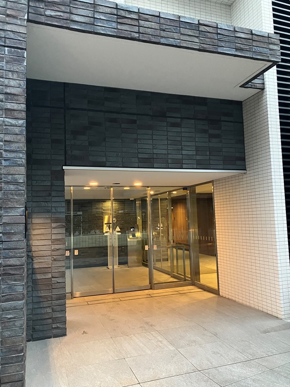 2/2 エントランス