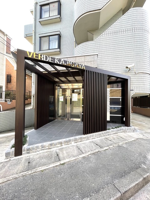 24/28 エントランス