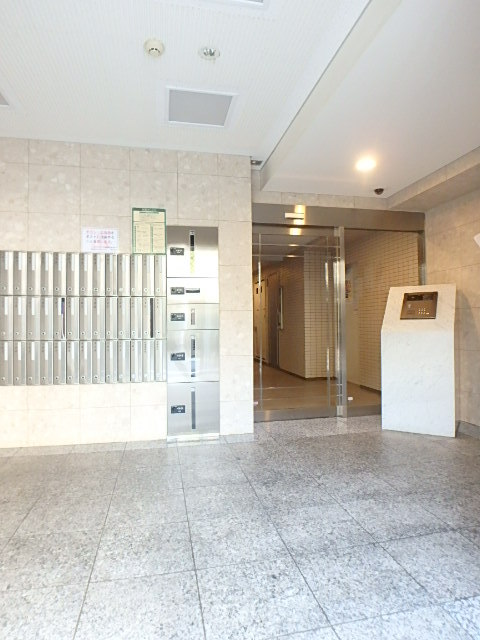 23/30 エントランス