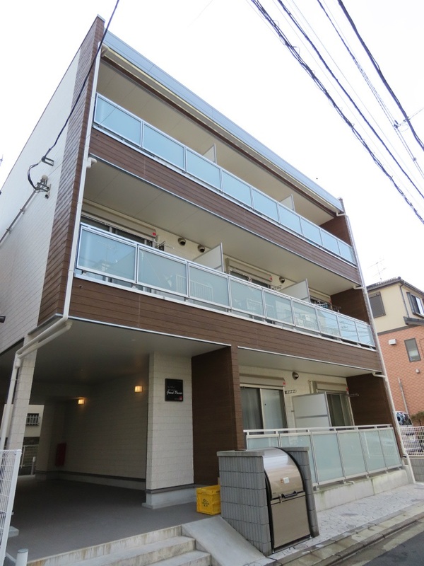 16/20 エントランス