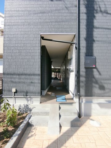 24/30 エントランス