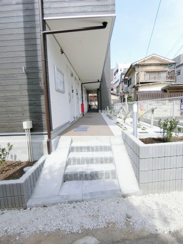 18/19 エントランス