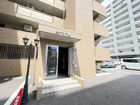 16/16 エントランス