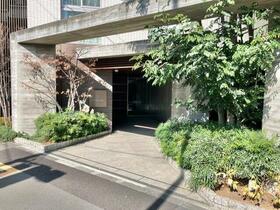 16/16 エントランス