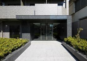 16/16 エントランス