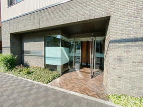 16/16 エントランス