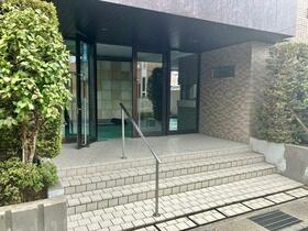 16/16 エントランス