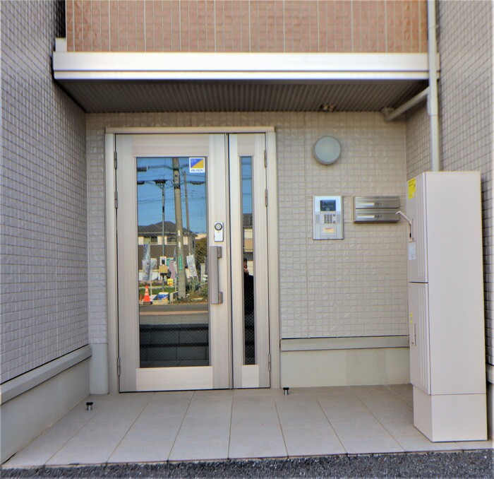 18/19 エントランス