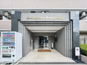 16/16 エントランス