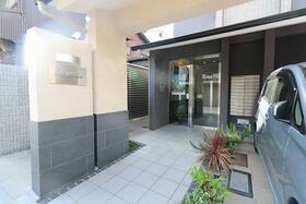 16/16 エントランス