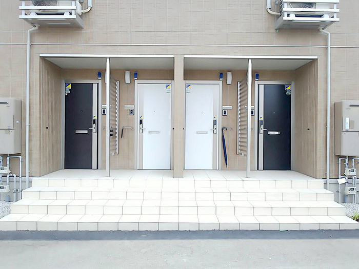 16/23 エントランス